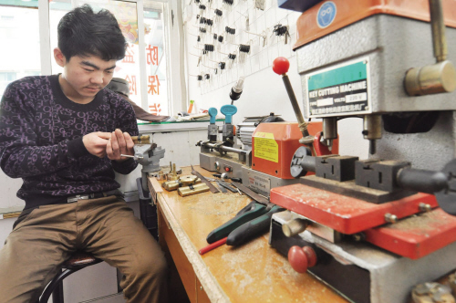 长田乡开锁店为啥“牛号”频现 听开锁师傅讲什么锁最防盗